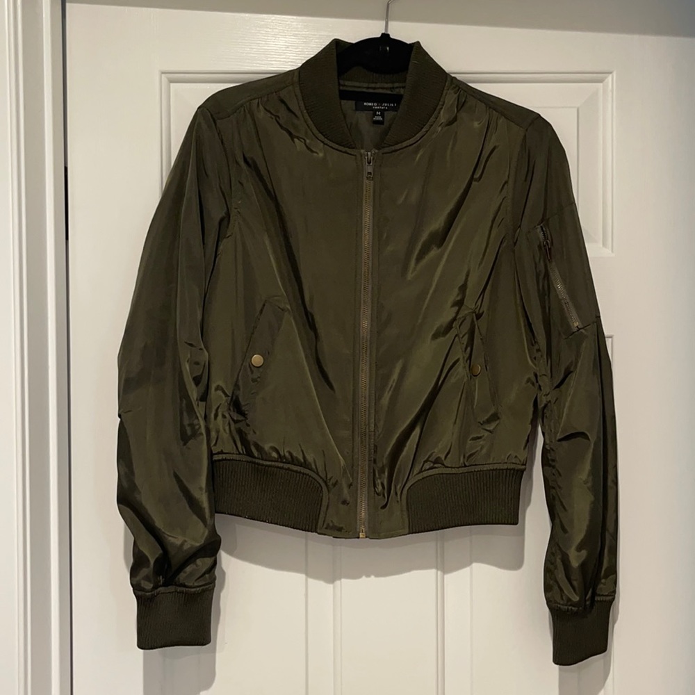 Romeo + Juliet Couture Olive green Bomber Jacket Size Medium